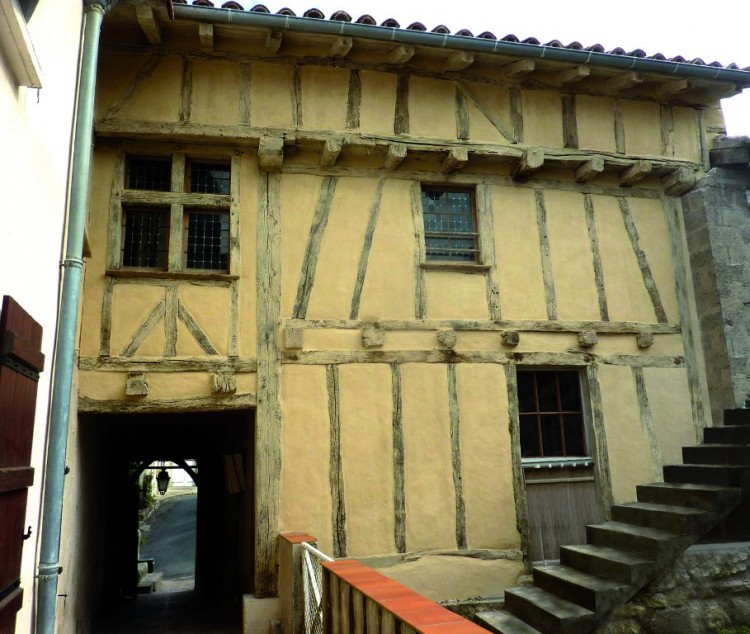 Restauration d'un logis pour un habitat locatif dans le Lot-et-Garonne (47) Lauréat 2015 Catégorie Bâti ancien Architecte : Evelyne Ballion