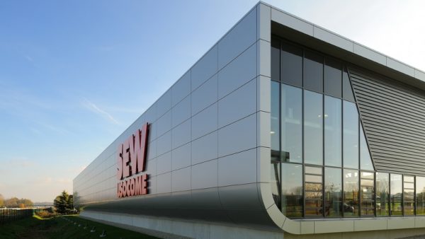 Drive Technology Center par Archigroup