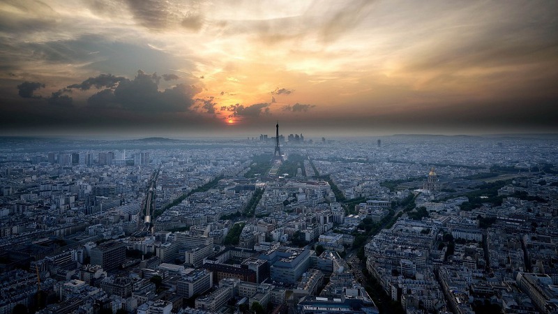 Grand Paris, une ville forcément unipolaire
