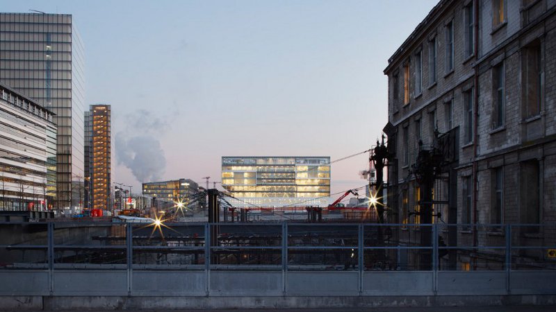 Le bâtiment est un pont qui conduit au Panorama