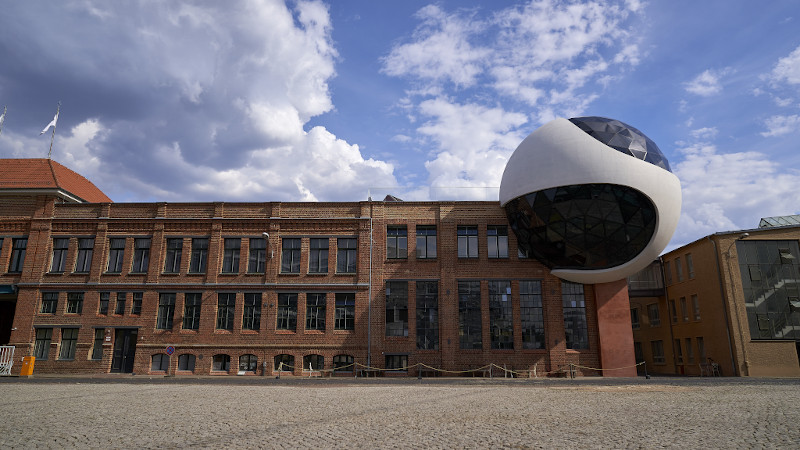 Der Ball von Oscar Niemeyer, die ultimative Hommage an die Kurven des Meisters