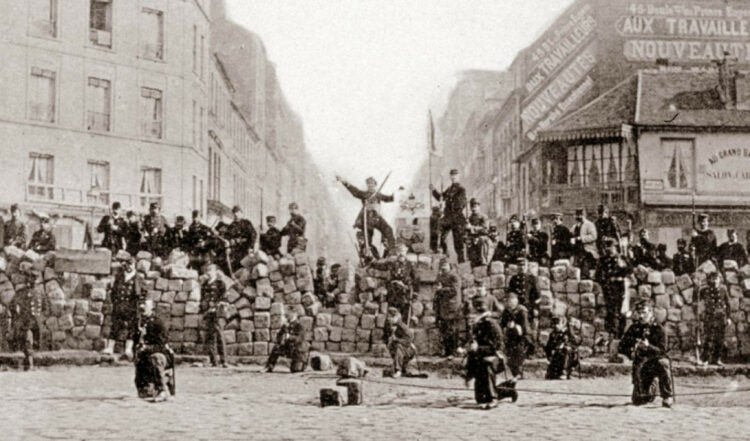 La Commune De Paris, De La Barricade à La Ruine, Question De Point De Vue