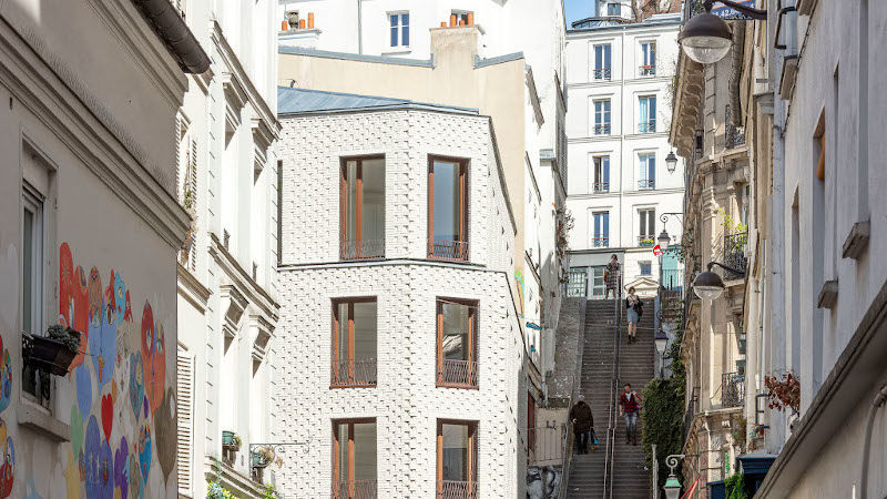 A Montmartre, archétype de l’architecture faubourienne selon MAO