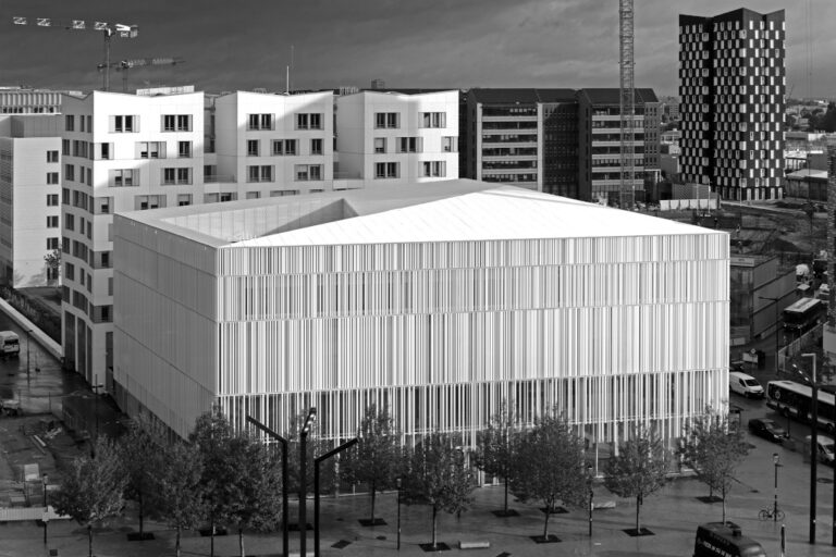 Centre des colloques du Campus Condorcet par K Architectures Centre des colloques du Campus Condorcet par K Architectures