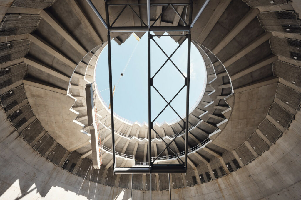 La géante sous terre