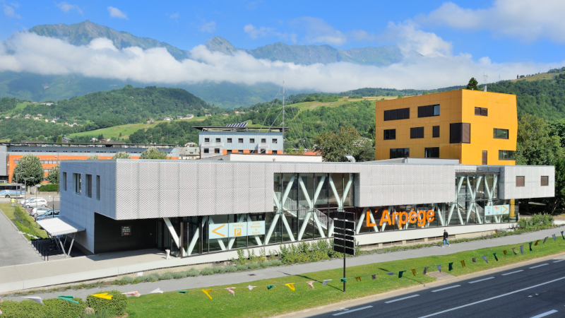 À Albertville, L’Arpège, un équipement mixte signé ARCHE 5 CR&ON