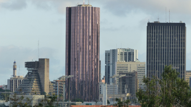 Abidjan, les chauves-souris et la mystérieuse Dame du Plateau