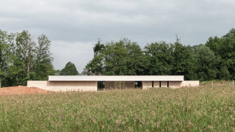 À Espalion, crèche et relais petite enfance par Atelier ORRA et WIP