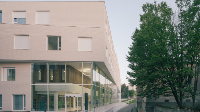 À Paris, Pôle Neurosciences de Sainte-Anne signé Pargade Architectes