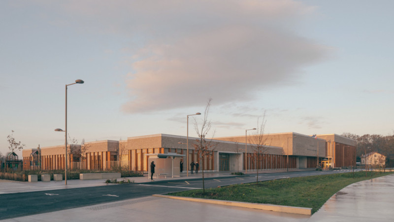 À Brétigny-sur-Orge, groupe scolaire Claudie Haigneré, par Vallet de Martinis