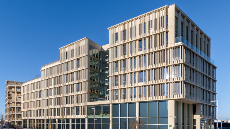À Nanterre, campus des Groues par A26 et MBE