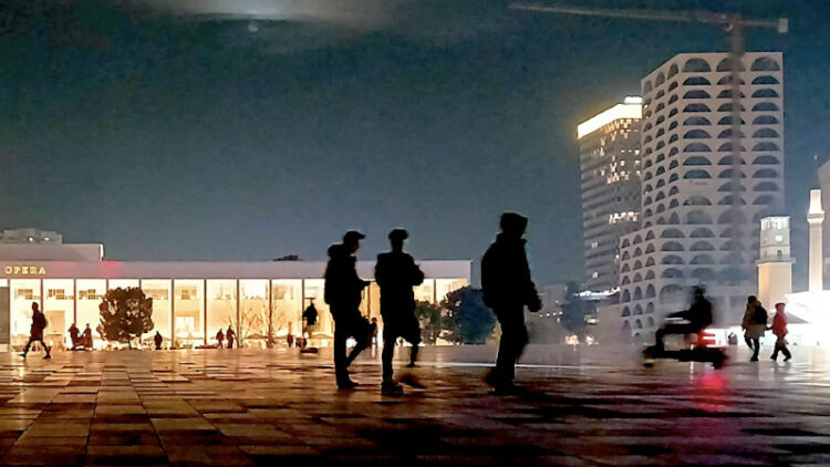 Tirana, Place Skanderbeg
