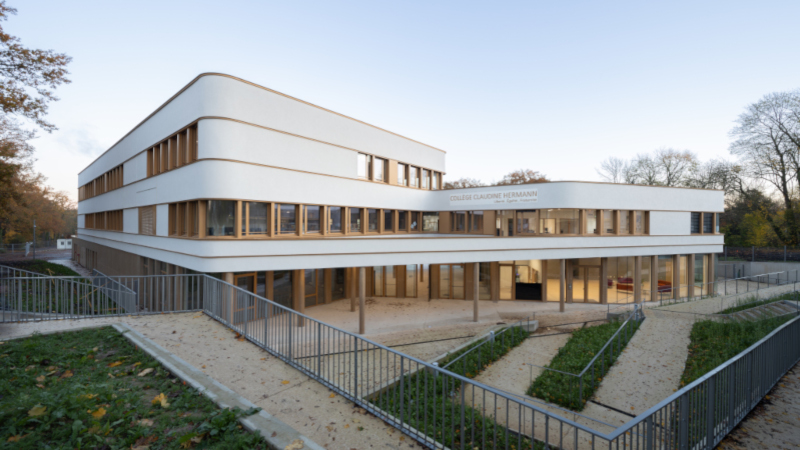 À Massy, collège Claudine Hermann par Ameller Dubois