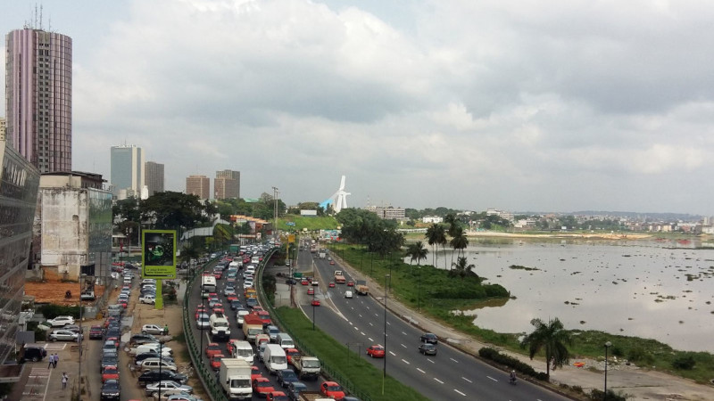 Abidjan, ville-pont ou ville-bouchon ?
