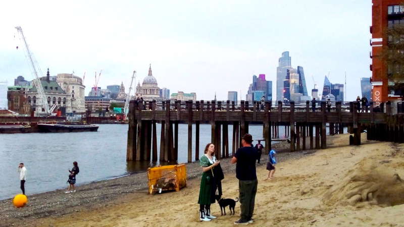 Non loin des pavés, la plage...