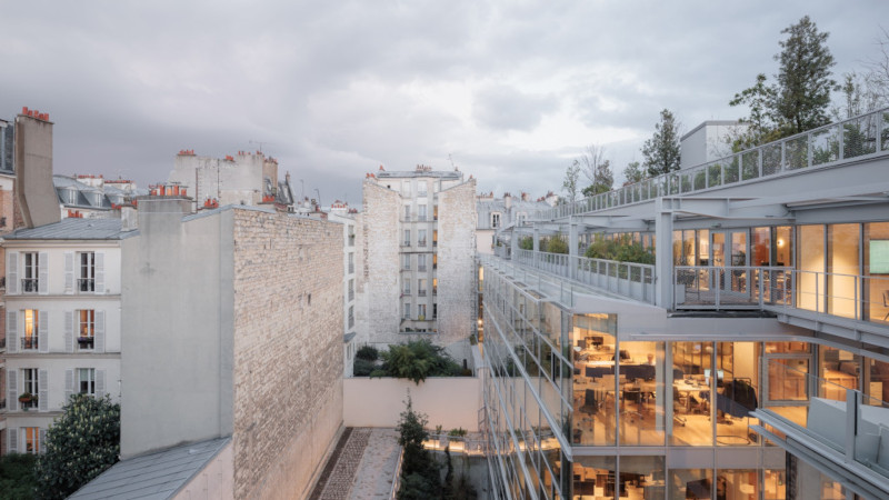 À Paris, La Fondation, par PCA-Stream, avec Roman &amp; Williams