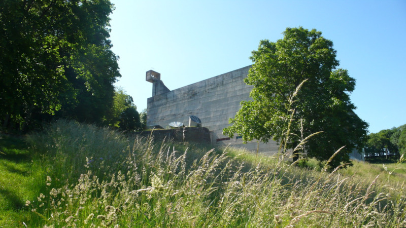 De La Tourette à Ronchamp : Guerre et Paix, Dieu et Diable