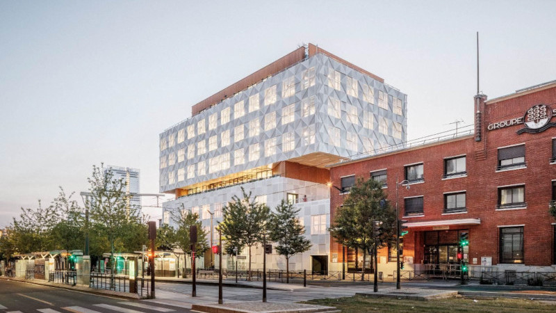 À Paris, extension/surélévation de Campus 42 par AR Studio