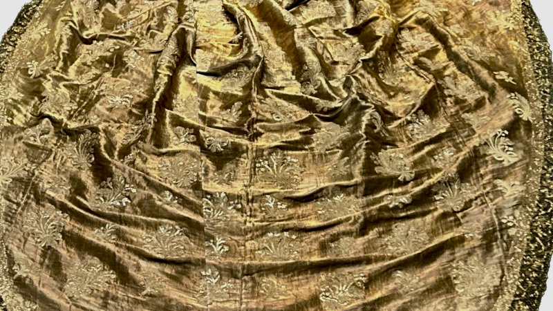 La robe édifice de Marie-Antoinette : architecture par vocation, tissu par accident