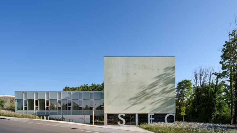 À Besançon, Institut d'ingénieurs par Dominique Coulon