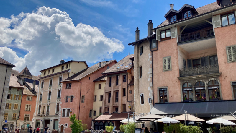 Les deux Savoie sous pression : gentrification, paupérisation et territoire en mutation