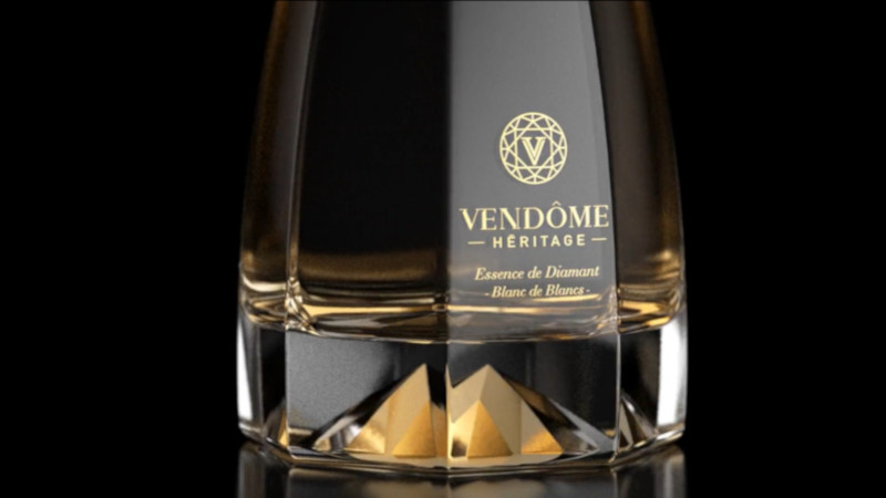 Au Louvre, défacement et diamants effervescents