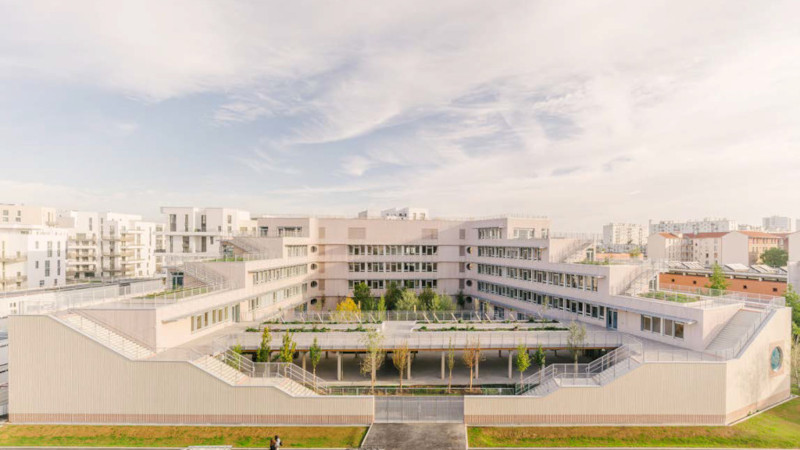 À Colombes, groupe scolaire Dominique Frelaut par Tectoniques