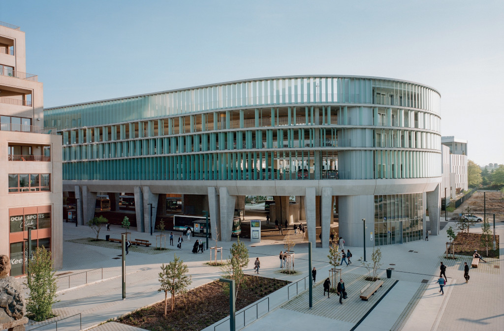 Parc relais et gare bus Cesson Viasilva