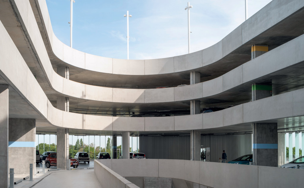 Parc relais et gare bus Cesson Viasilva