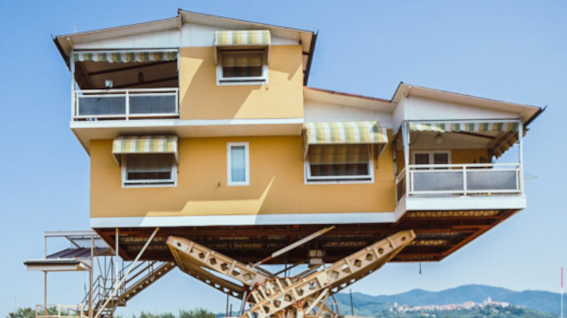 Maisons-mères. Architectures utopiques et concrètes