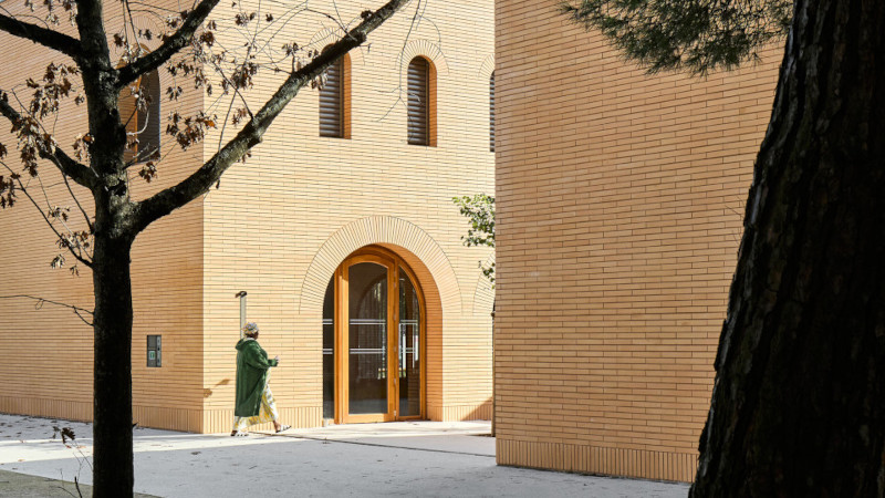 À Toulouse, maison de quartier contemporaine par PasselacRoques