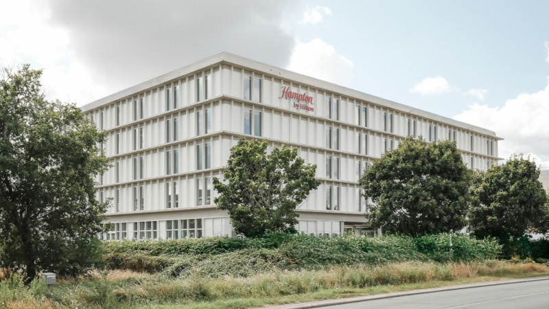 À Bordeaux, Armstrong, bureaux et hôtel par ZWA