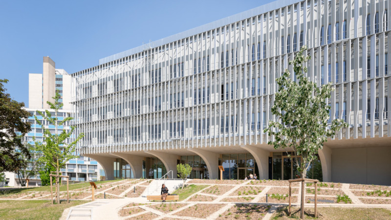 À Créteil, BRB, un bâtiment de recherche biomédicale conçu par Nickl &amp; Partner