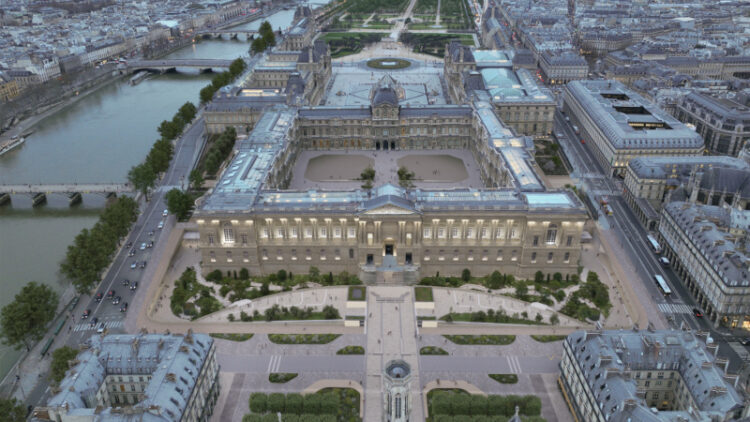 Le Louvre Vue Aérienne Axe historique