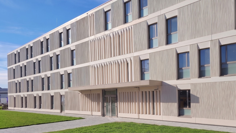 À Boulay-les-Barres, 480 chambres au carré par Arte Charpentier
