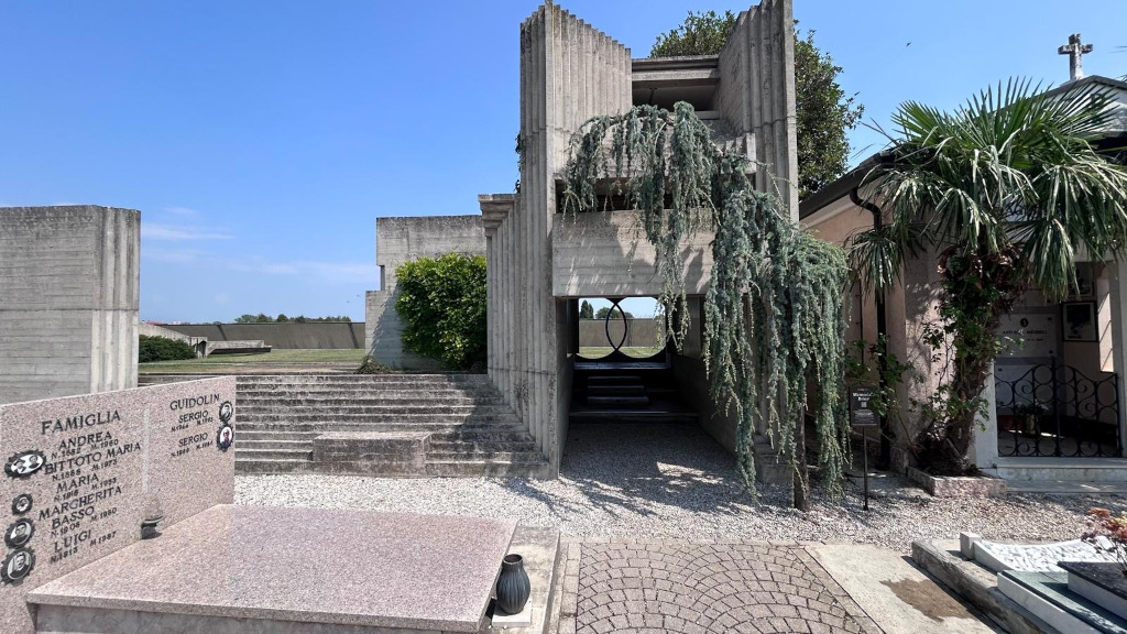 Cimetière communal et entrée de Brion, Udine