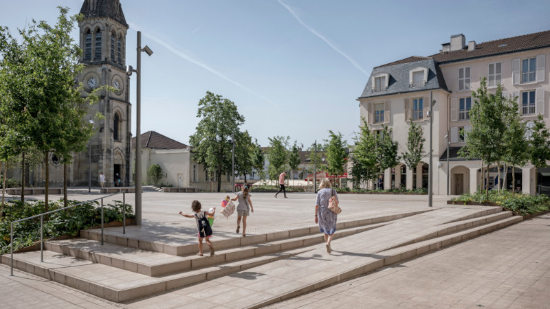À Garches, requalification de la Place Saint-Louis par Studio Sanna Baldé et HBLA