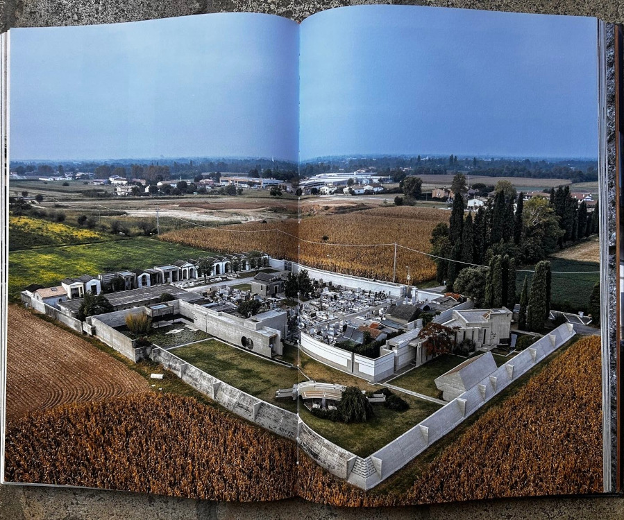 In « Carlo Scarpa - The complete buildings (Ed Prestel)