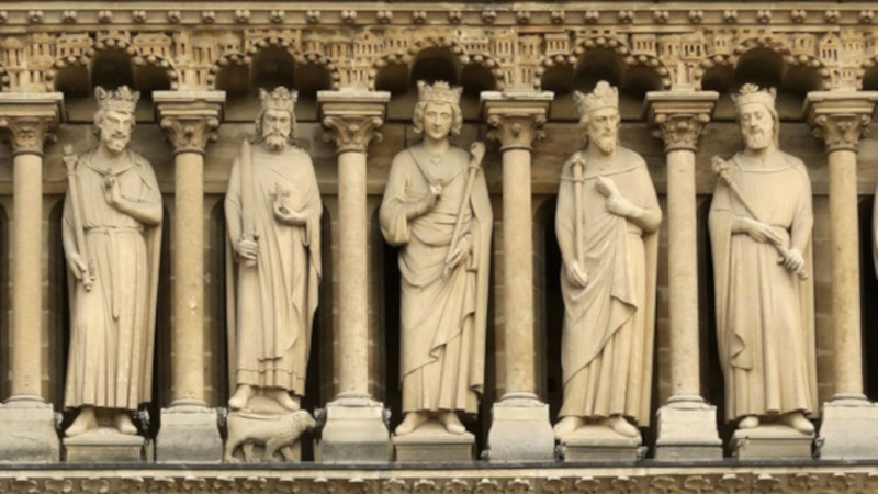 Les rois de la galerie de Notre-Dame de Paris : sang bleu rapporté ou de souche ?
